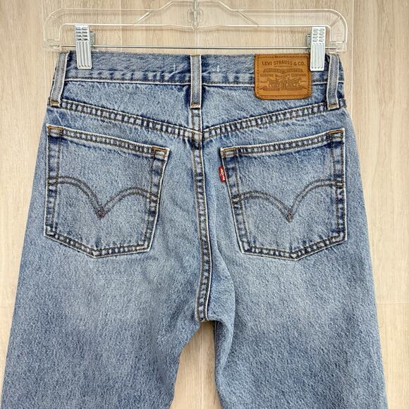 Levi's Wedgie Jeans Womens Sz 25 Straight Button Fly Distressed Hem High Rise - Picture 13 of 16